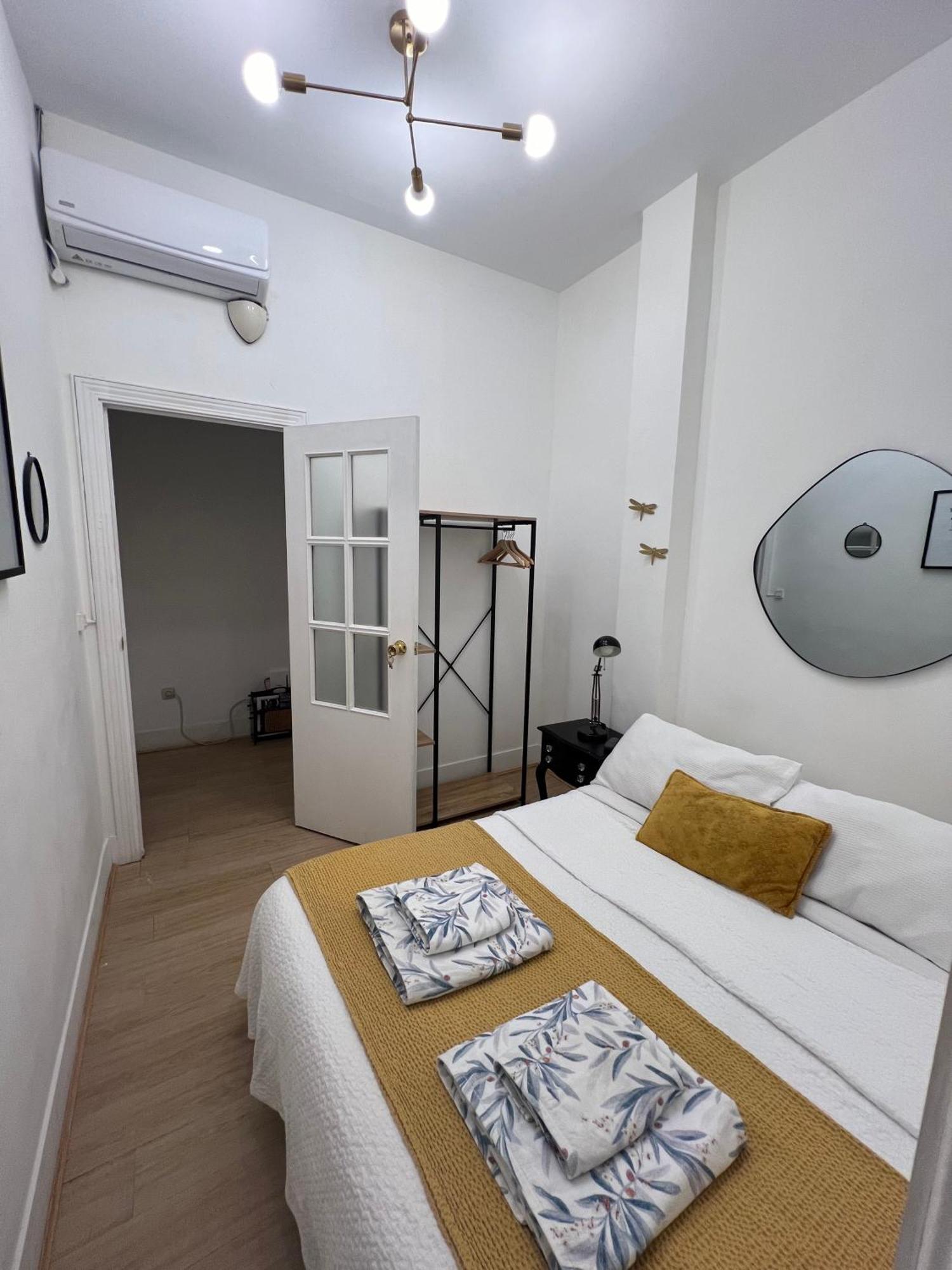 Urban Rooms Fuencarral Мадрид Екстер'єр фото
